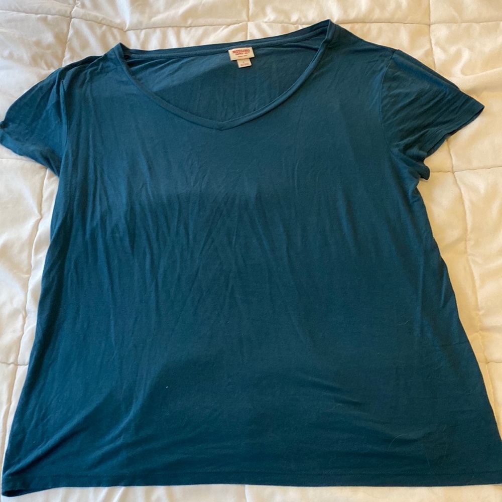 flowy blue green tee shirt